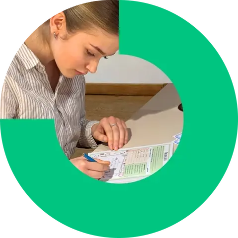 Polovina výuky  v angličtině. Kriteriální hodnocení.  Mezinárodní přístup.